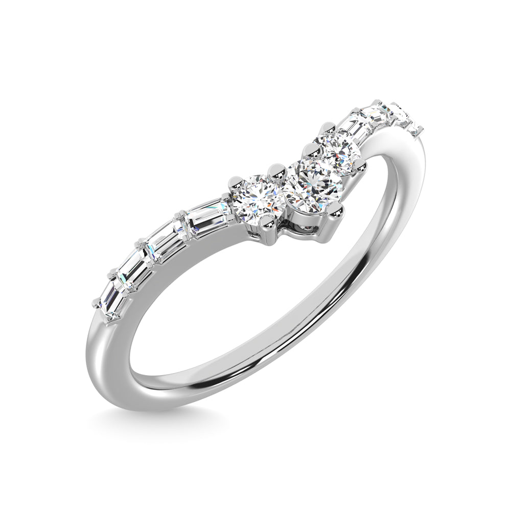 14K White Gold Diamond 1/6 ct. tw. Chevron Band, top view of the diamonds